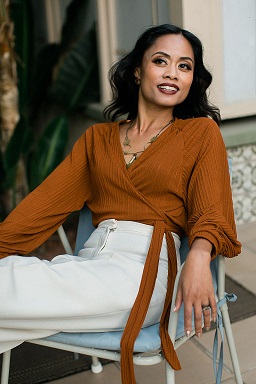 Claire Van Holland Headshot